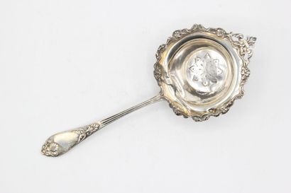Lot of silver pieces with minerva mark. 

-...