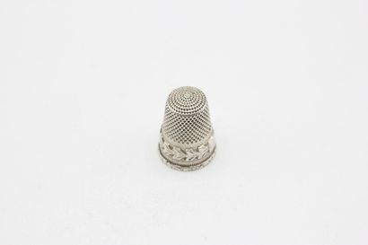 Silver thimble.

French title mark 