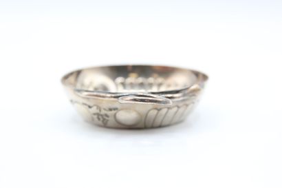 Silver wine-taster with decoration of twisted...