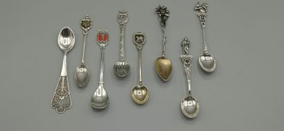 Series of 8 commemorative spoons or of city...