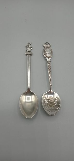Series of 8 commemorative spoons or of city...