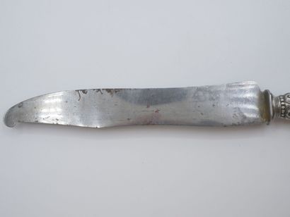 Service composed of its 16 knives with mother-of-pearl...
