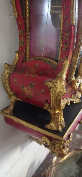 Cartel and its base of lamp in red varnish...