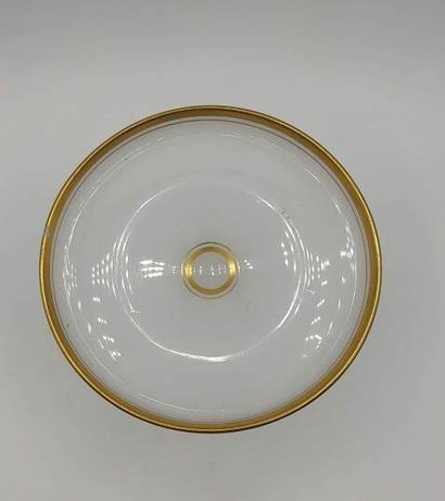 Paire de baguiers en opaline blanche de forme...