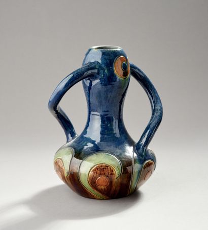 Curieux vase en céramique émaillée polychrome...