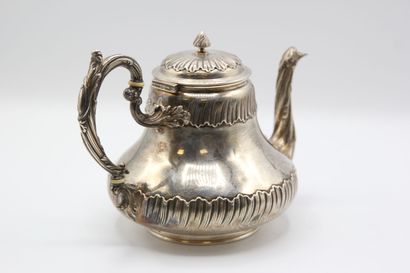 Coffee service in silver with foliage. 

It...
