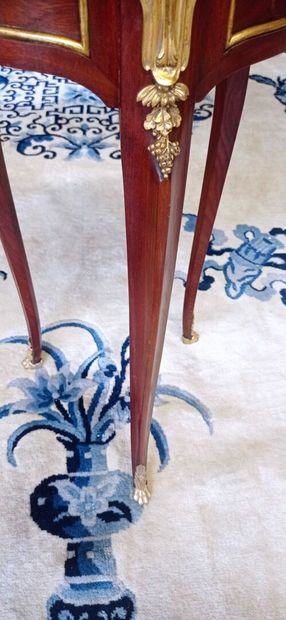 Circular table in solid mahogany and burr...
