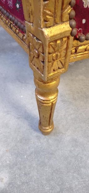 Paire de fauteuils à dossier plat en bois...