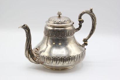 Coffee service in silver with foliage. 

It...