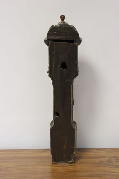Curieux porte-montre en bois rechampi.

Il...