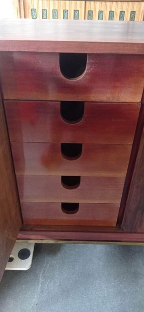 Importante enfilade en placage de palissandre...