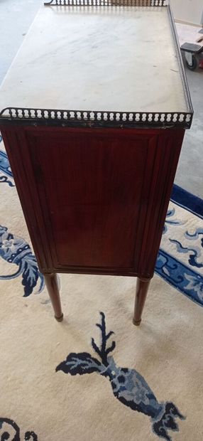 Chest of drawers, all faces in mahogany and...