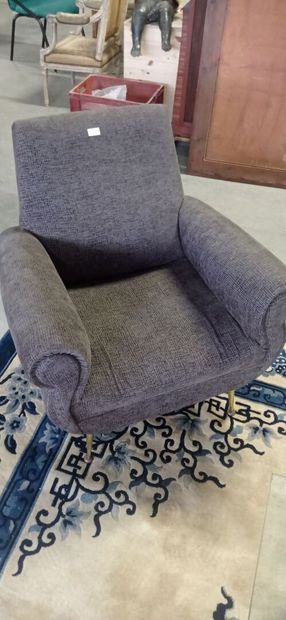 Gigi RADICE, dans le goût de 

Large fauteuil...