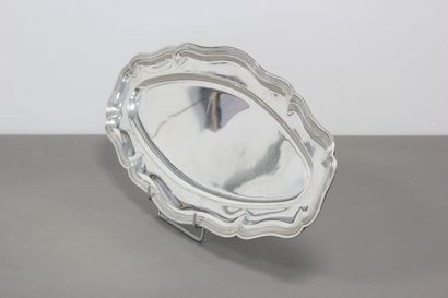 Silver serving dish with net decoration....