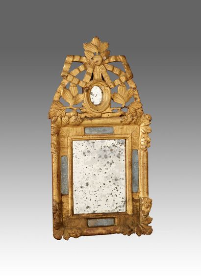 Miroir d'alcôve à parcloses en bois doré...