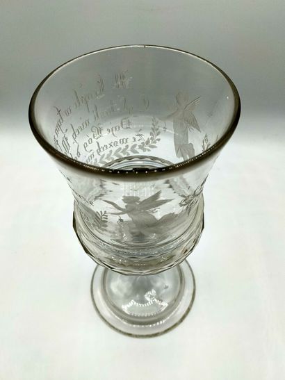 POLOGNE

Grand verre gravé et facetté à décor...