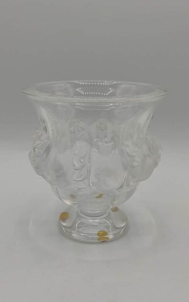 LALIQUE, France. 

Vase, modèle DAMPIERRE...
