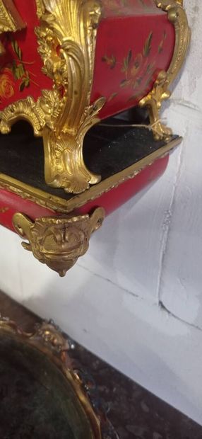 Cartel and its base of lamp in red varnish...