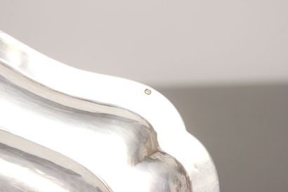 Silver serving dish with net decoration....