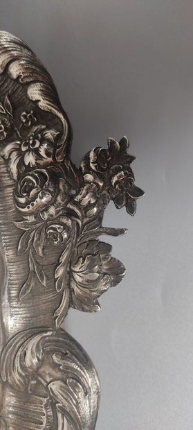 Glass of Louis XV style.

The silver frame...