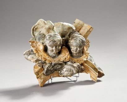 Élément décoratif en bois sculpté doré et...