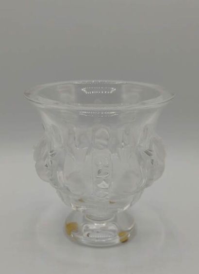 LALIQUE, France. 

Vase, modèle DAMPIERRE...