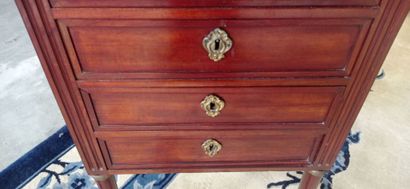 Chest of drawers, all faces in mahogany and...