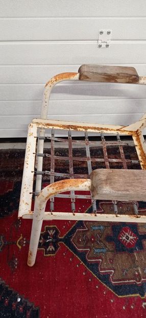 Jean PROUVE (1901-1984).

Fauteuil de repos...