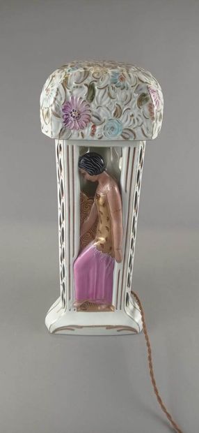 RAUCHE LIMOGES

Triangular shaped night light...