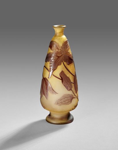 Émile GALLÉ (1846-1904).

Vase piriforme...