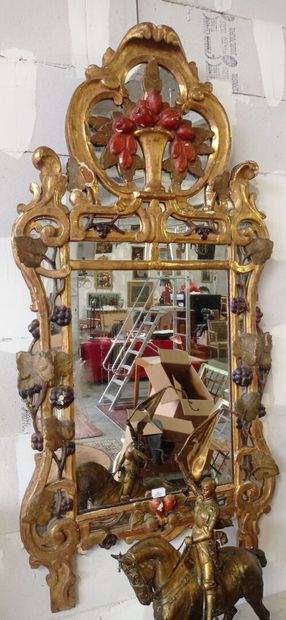 Important gilded and polychromed carved wood...