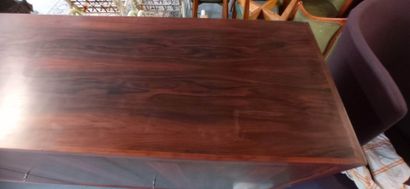 Importante enfilade en placage de palissandre...