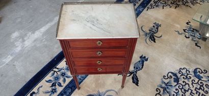 Chest of drawers, all faces in mahogany and...