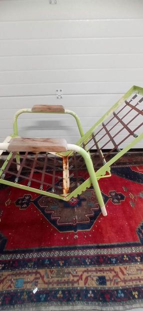 Jean PROUVE (1901-1984).

Fauteuil de repos...