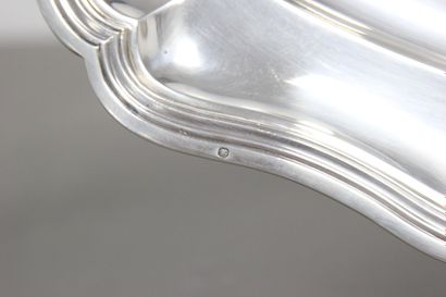 Silver serving dish with net decoration....