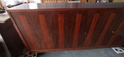 Importante enfilade en placage de palissandre...