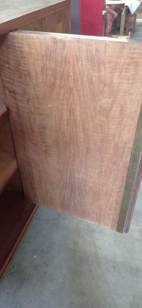 Importante enfilade en placage de palissandre...