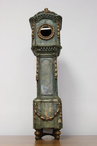 Curieux porte-montre en bois rechampi.

Il...