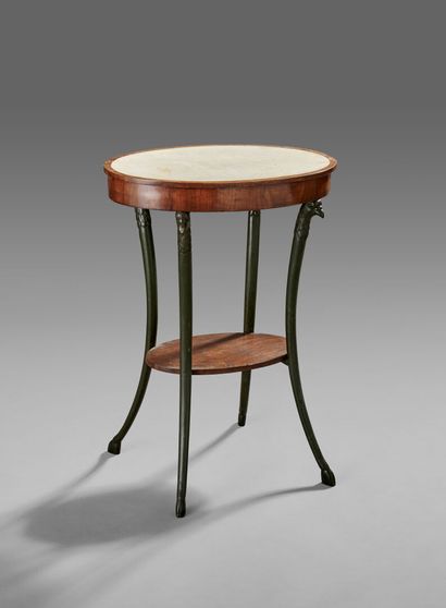 Table de salon en acajou et placage d'acajou.

Pose...