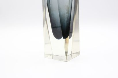 MURANO,

Vase de forme carrée en verre noir...