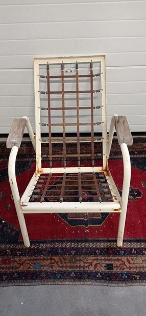 Jean PROUVE (1901-1984).

Fauteuil de repos...