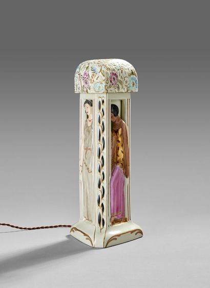 RAUCHE LIMOGES

Triangular shaped night light...