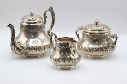 Coffee service in silver with foliage. 

It...