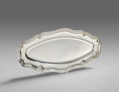 Silver serving dish with net decoration....