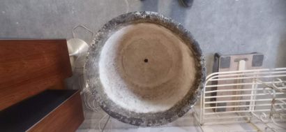 Vasque sur piédouche en pierre reconstituée.

Décor...