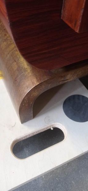 Importante enfilade en placage de palissandre...
