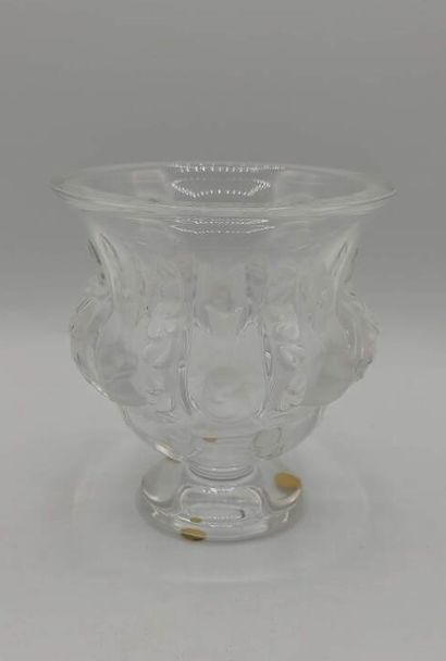 LALIQUE, France. 

Vase, modèle DAMPIERRE...