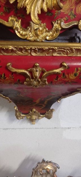 Cartel and its base of lamp in red varnish...