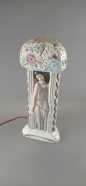 RAUCHE LIMOGES

Triangular shaped night light...