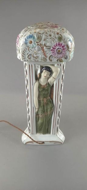 RAUCHE LIMOGES

Triangular shaped night light...